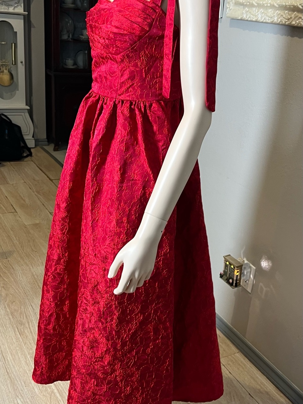Lulu’s Red Tie-Shoulder Retro Style Midi Dress - Picture 5 of 9